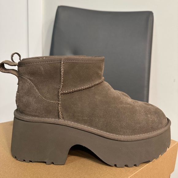 UGG ULTRA MINI Suede Platform Boots - Picture 3 of 8